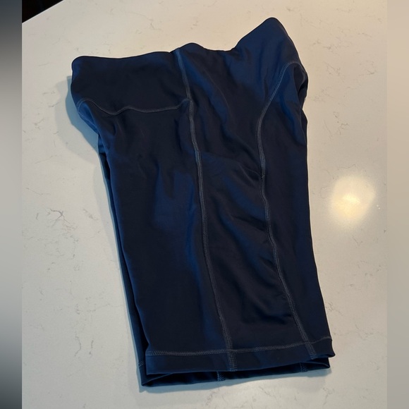 ATHLETA Ultimate Stash Pocket 9" Short size M - Picture 3 of 7